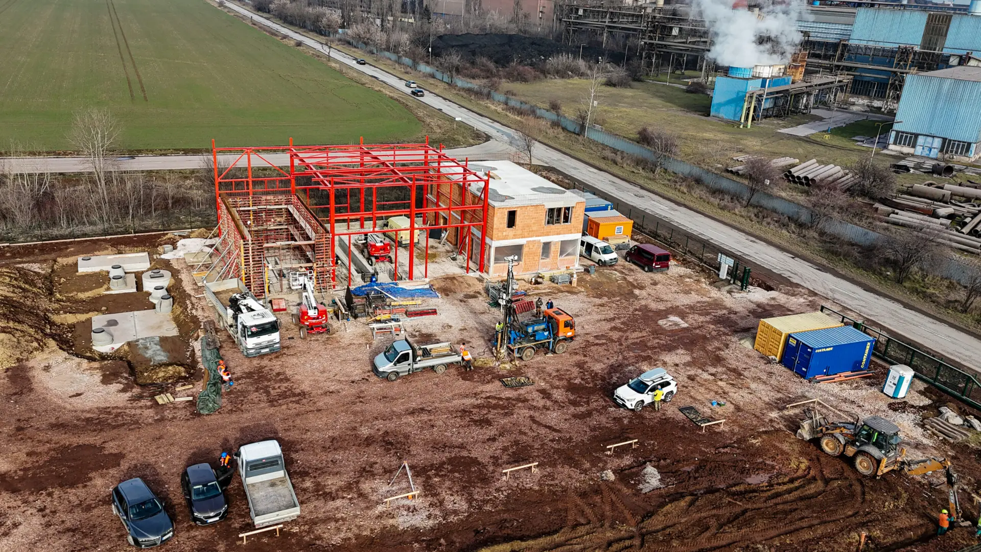Inžinierskogeologicky prieskum vyrobnych hál fotený dronom