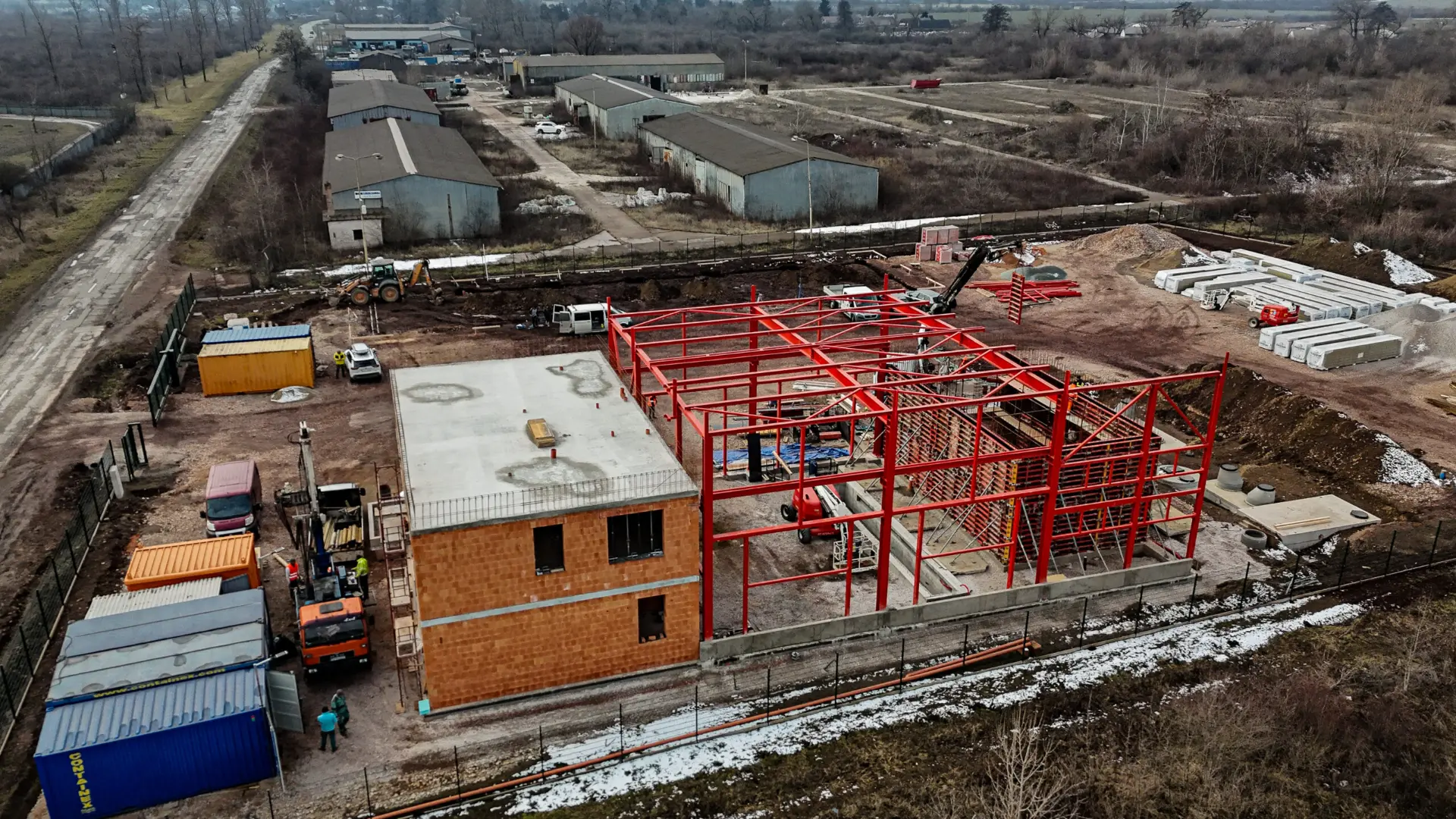 Inžinierskogeologicky prieskum vyrobnych hál fotený dronom